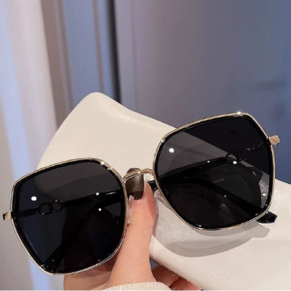 Women's Oversized Square Sunglasses - Black Lenses with Gold Frame
